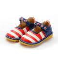 Neue Baby-rote weiße Streifen-Marine-Ferse-quietschende Schuhe